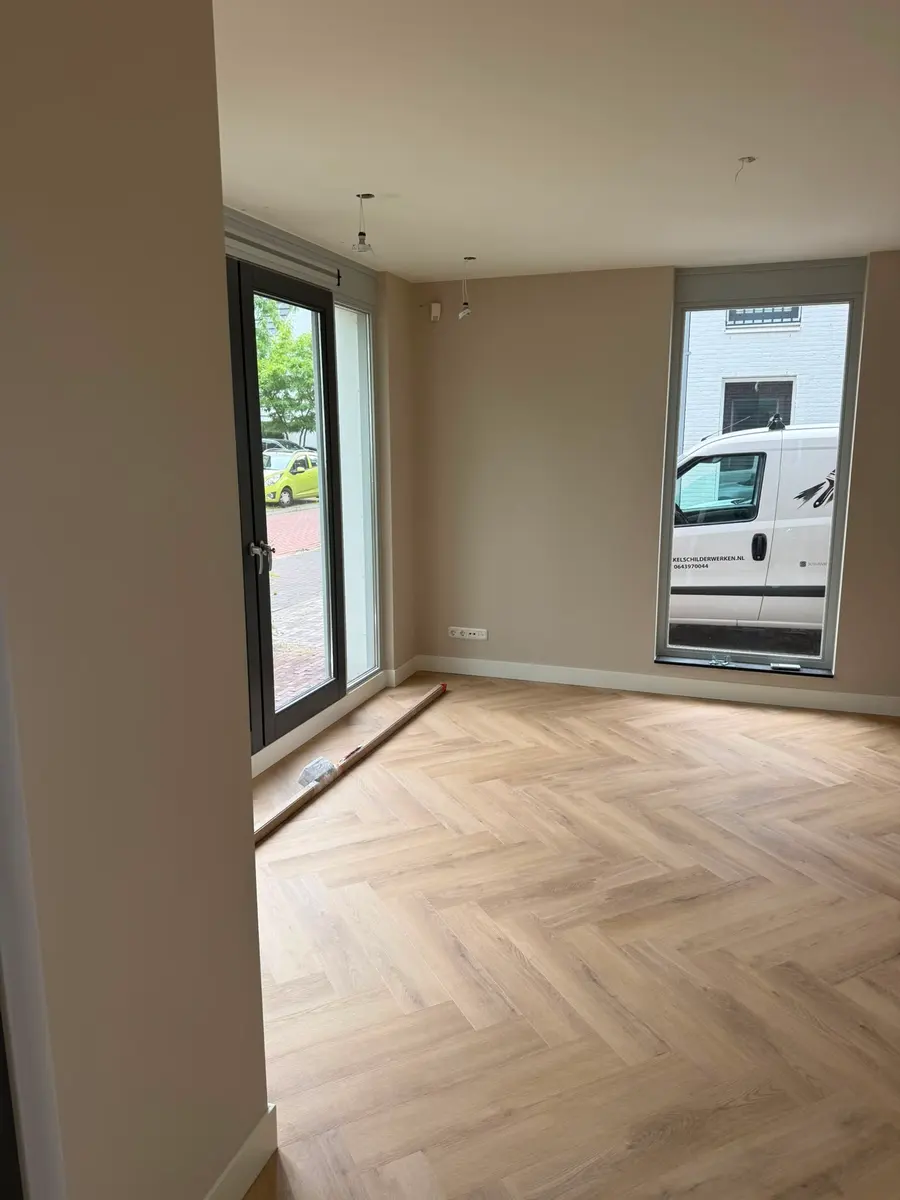Lichte woonkamer geschilderd