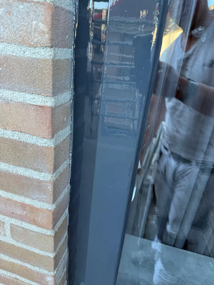 Detail geschilderd kozijn